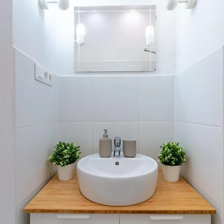 Wave - 3 Bedroom In Center アパート